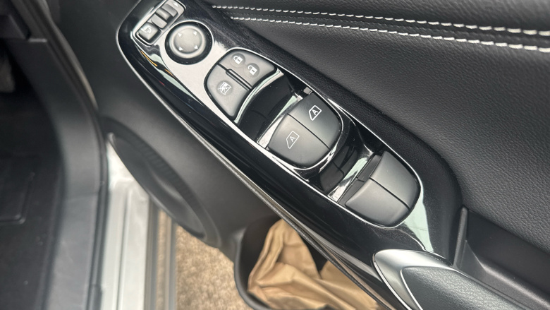 Nissan Juke 1.0 DiG-T Tekna 5dr Petrol Hatchback